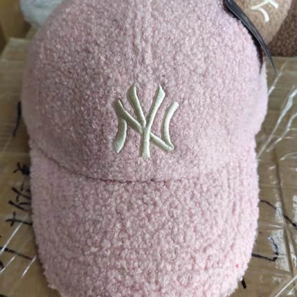 TRENDY FUZZY TEDDY HAT - Picture 6 of 6